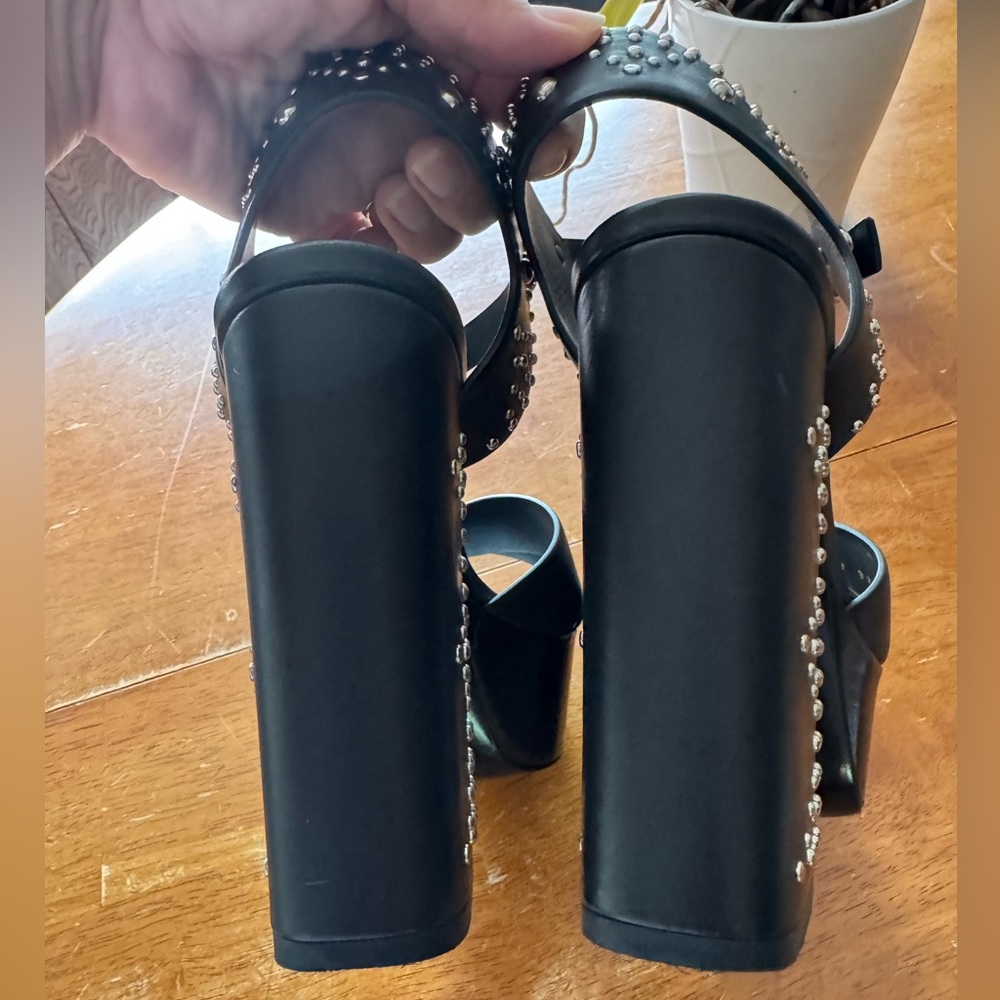 YSL FARRAH STUDDED CALFSKIN LEATHER PLATFORM SANDALS Size 37 - Picture 3 of 11